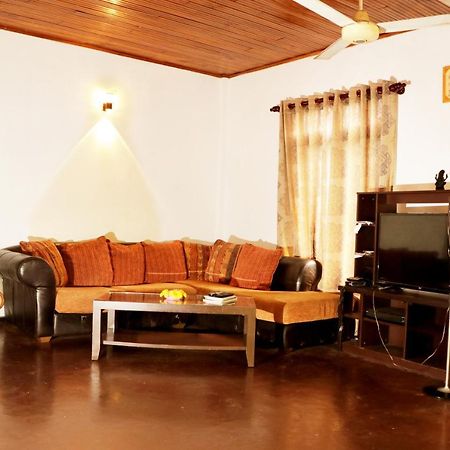 גאלה Ariyadasa Guest House מראה חיצוני תמונה